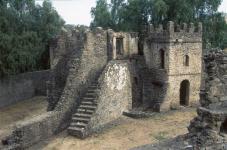 Ruine innerhalb des Gemp